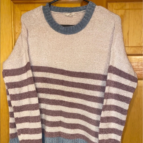 Sweater - Picture 1 of 2